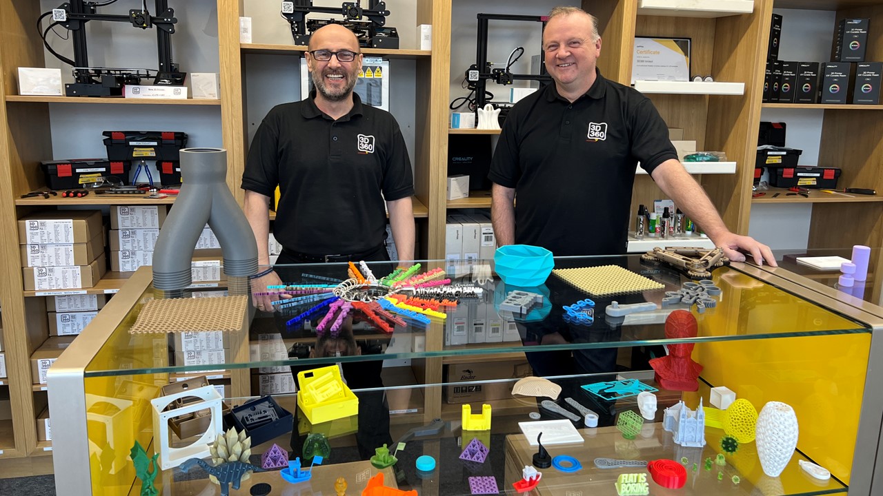 Bar and restaurant partners with 3D printing company to provide training courses