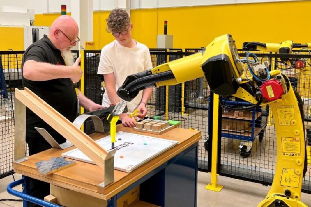 FANUC supports government’s drive to invest in apprenticeships