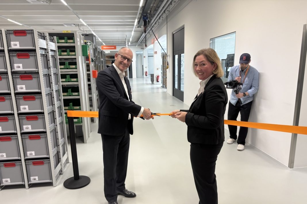 Renishaw invests in expanded German service centre to strengthen European customer support Renishaw invests in expanded German service centre to strengthen European customer support