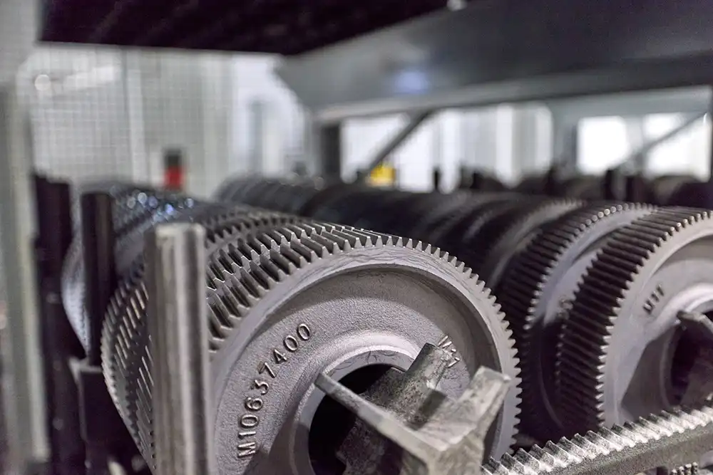 A seamless solution from start to finish. Leuze sensor technology enables SIVAplan’s automated production buffer warehouse (logistics module) at SEW-EURODRIVE.