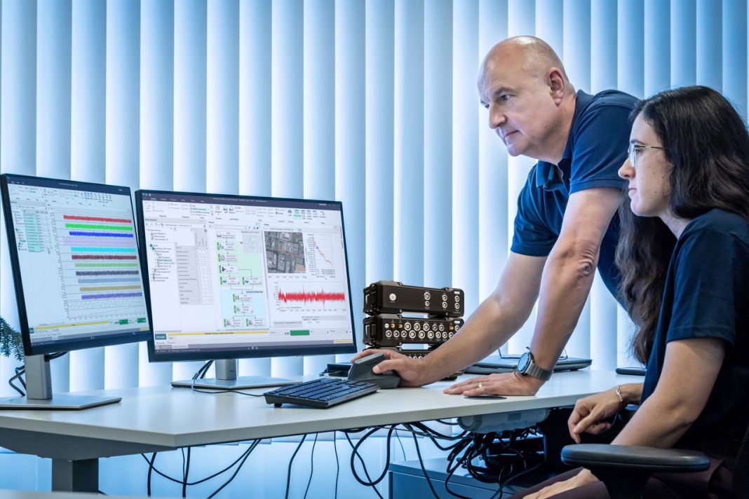 Seimens.jpg Siemens Simcenter Testlab Neo software interface showing structural dynamics testing workflow and NVH prediction dashboard
